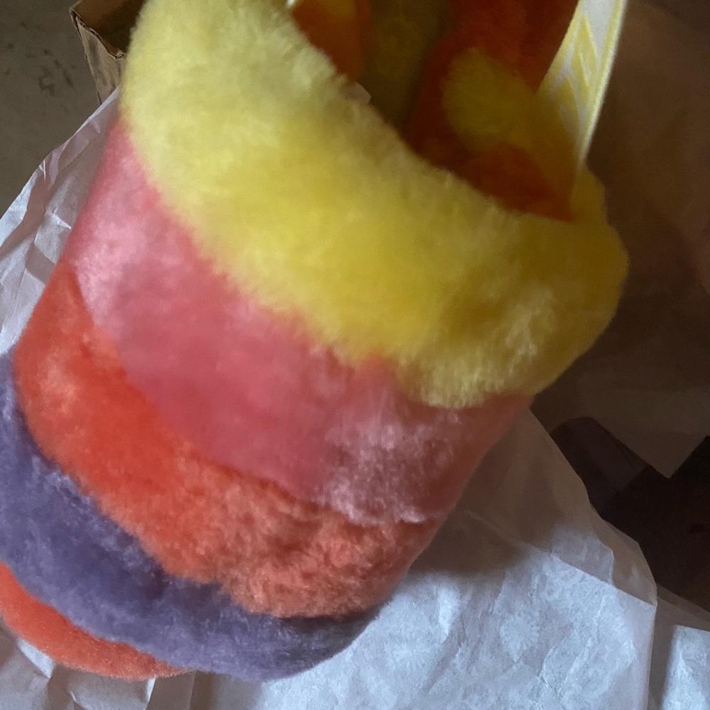 Mixed color fluff yeah slides